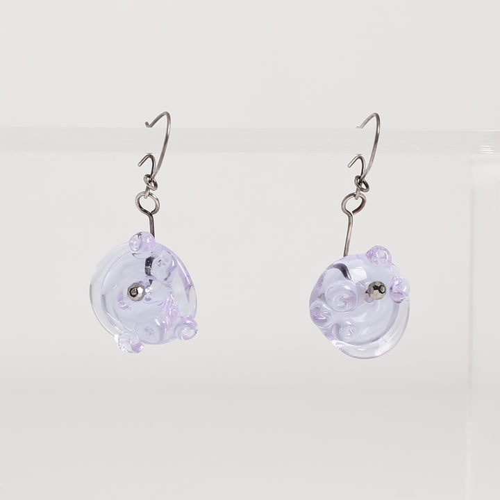Earrings, Mutualism