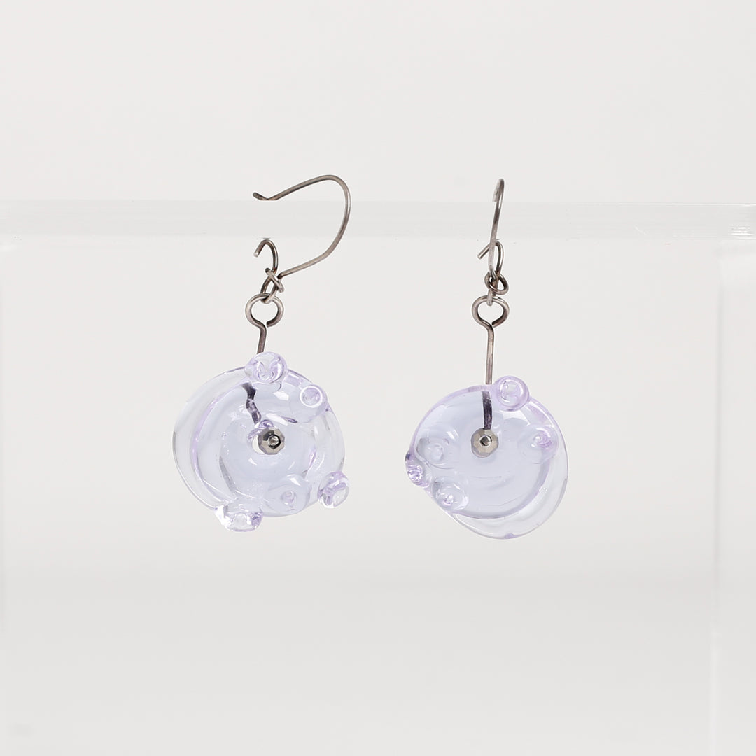 Earrings, Mutualism