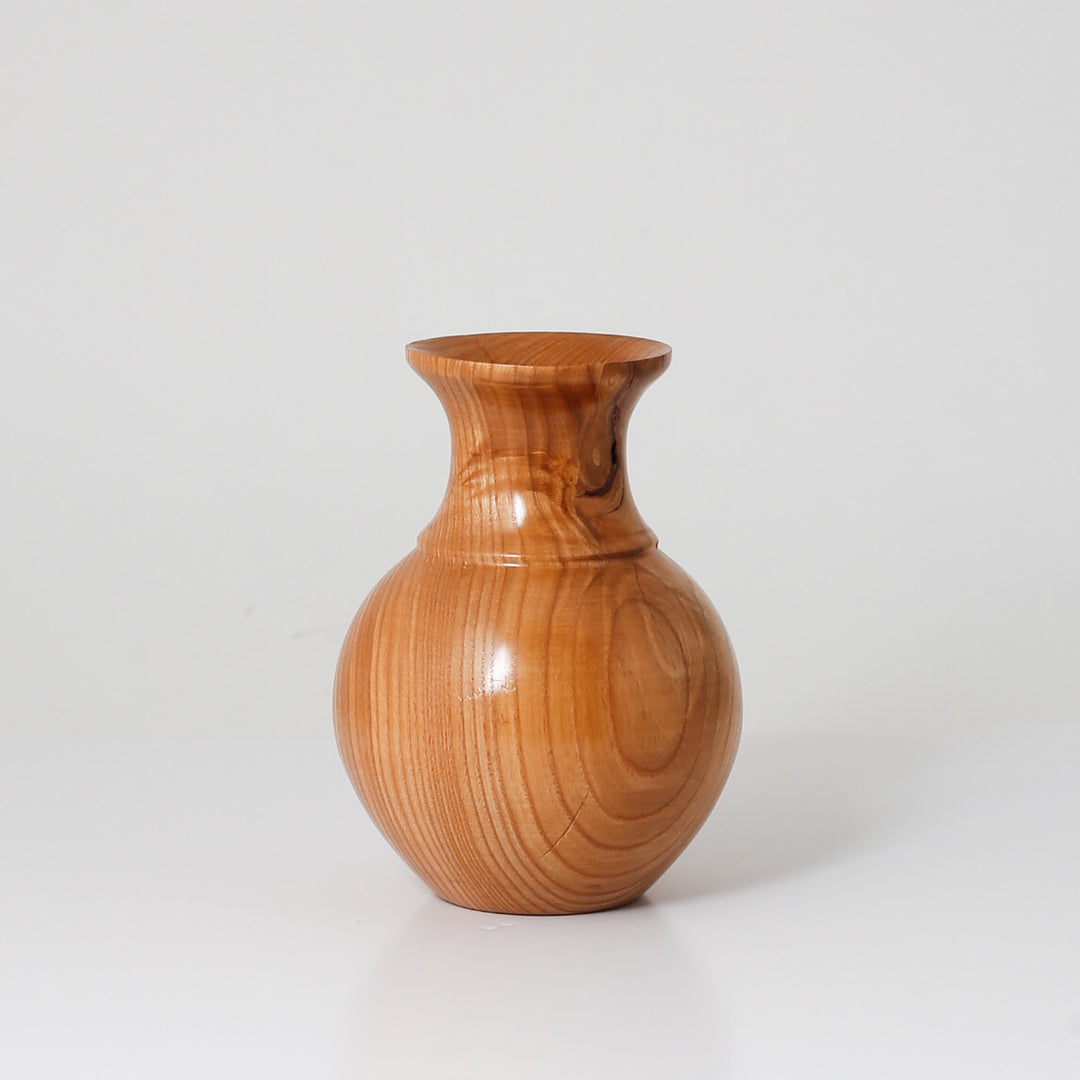 Firgured Ash Vase, STO336