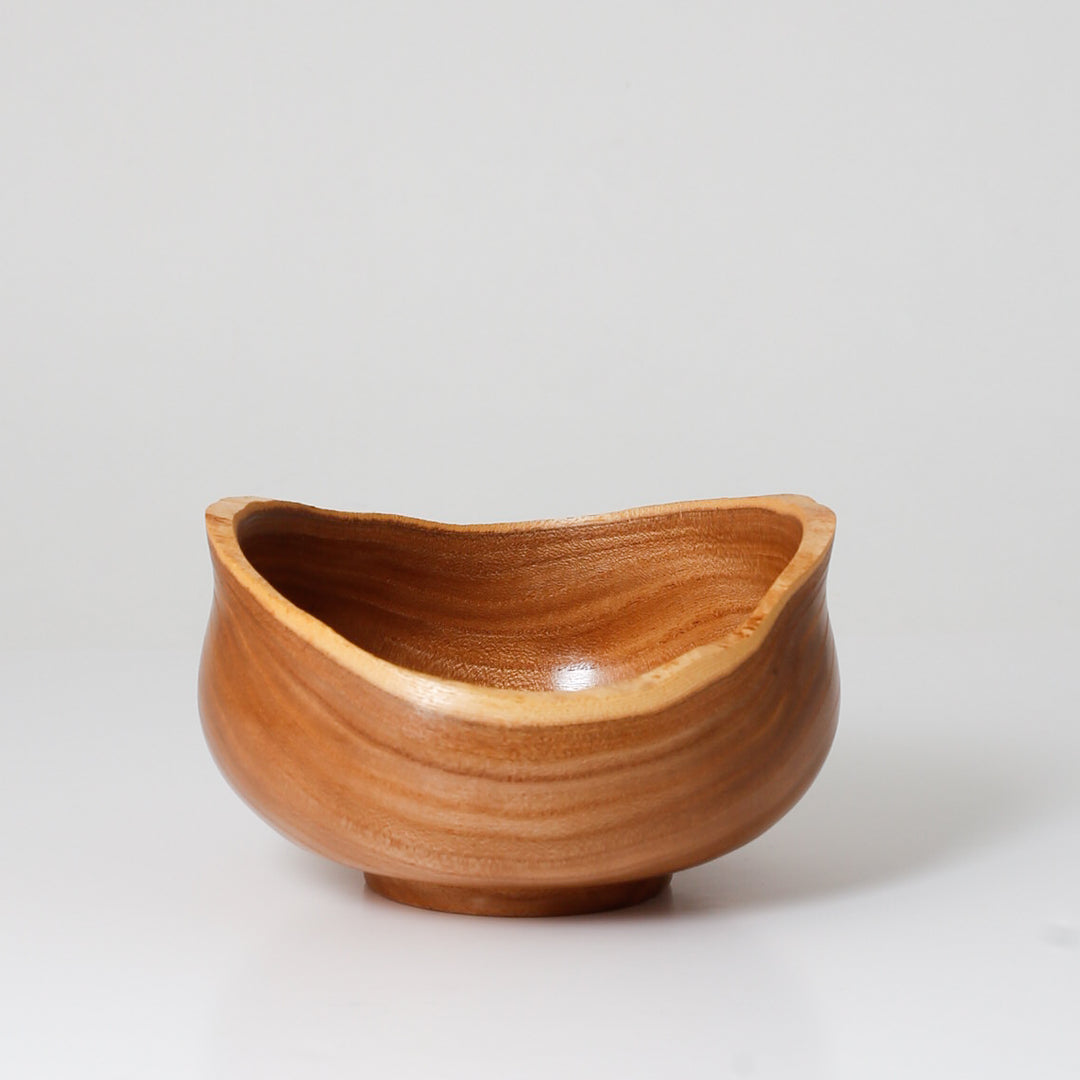 Pale Edged Pot, STO376