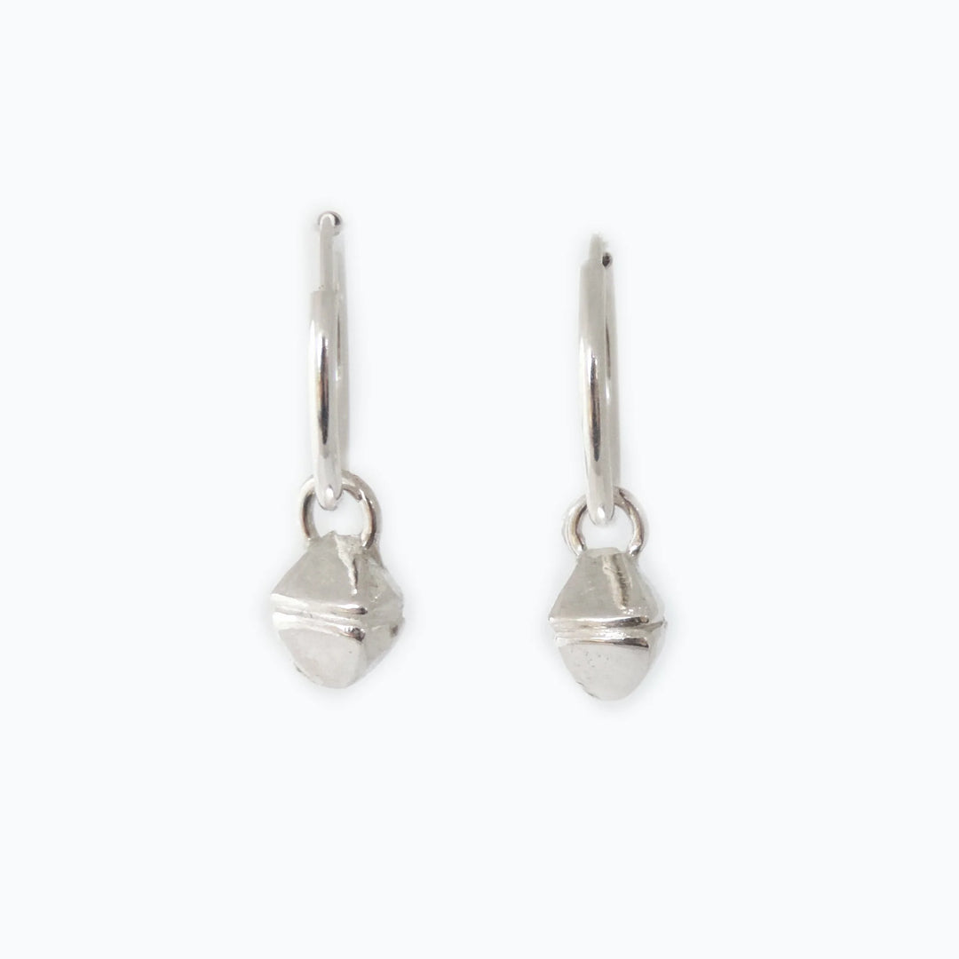 Charm Pyramid, Hoop
