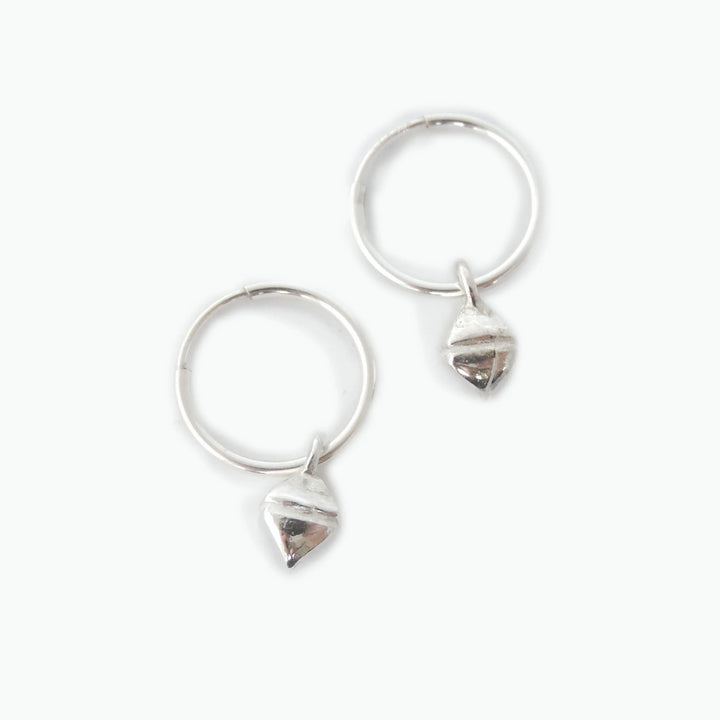 Charm Pyramid, Hoop