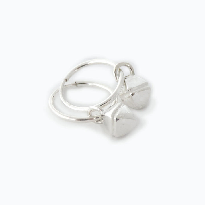 Charm Pyramid, Hoop